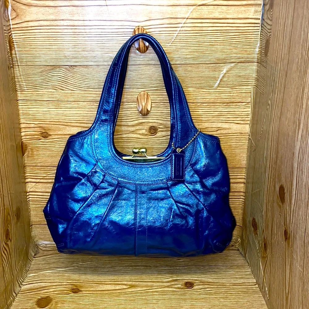 Coach Navy Blue Glossy Pleated Leather Ergo Hobo kiss pocket mid section 💯🔥🗽